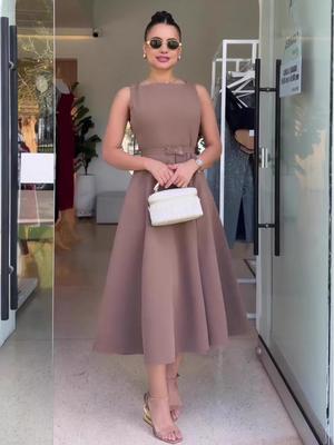 2025 Elegant Sleeveless Women's Dress: Waist-Cinching, Wide-Hem, Solid Color