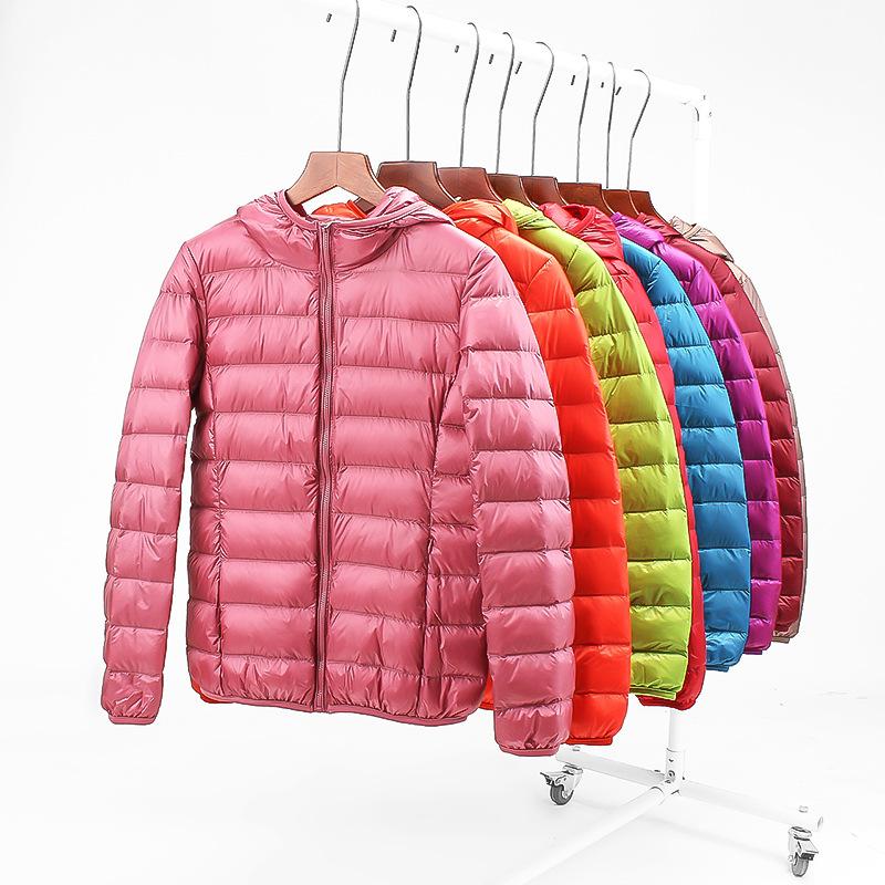 Dámská móda Ultralehká vycpaná bunda Puffer Bunda Lady Soild Lehké teplé svrchní oblečení s odnímatelnou kapucí Úložný vak