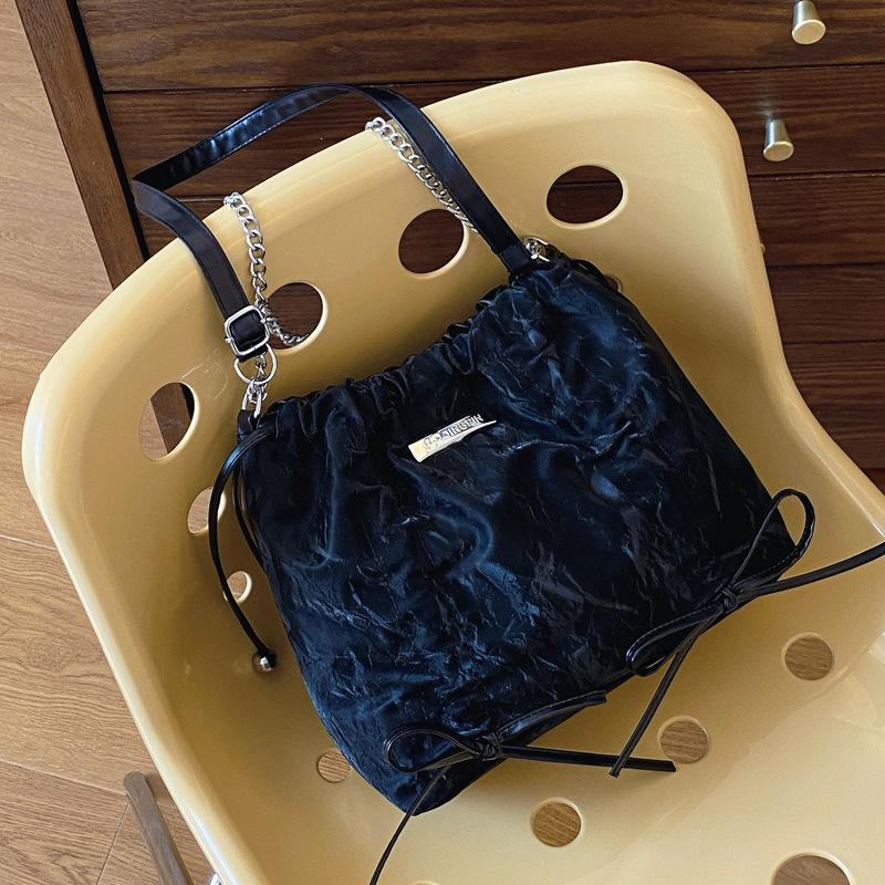 

Сумка-мессенджер на одно плечо, вместительная сумка, женская сумка-ведро в стиле иностранного стиля на осень 2024 года, плиссированная сумка-ведро для отдыха на каждый день чёрный