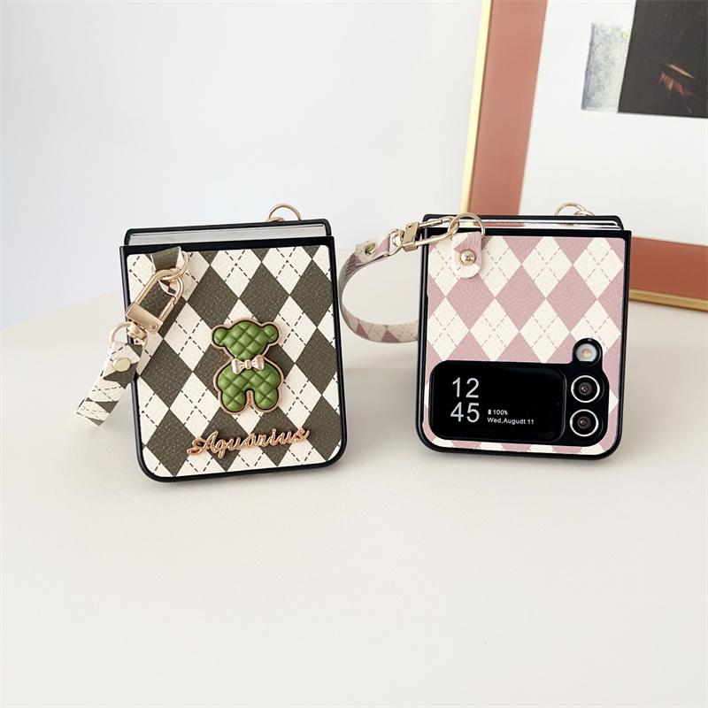 Plaid Pattern Cute Bear Phone Case For Samsung Galaxy Z Flip 4 3 Z Flip5 ZFlip4 5G Cover with Leather Hand Rope Cases For Oppo Find N2 Flip