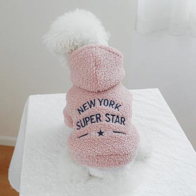 Pet Lamb Fleecová bunda s kapucí Oblečení pro štěňata a kočky Podzim a zima Nové modely Silná a teplá dopisní mikina s kapucí Oblečení pro mazlíčky