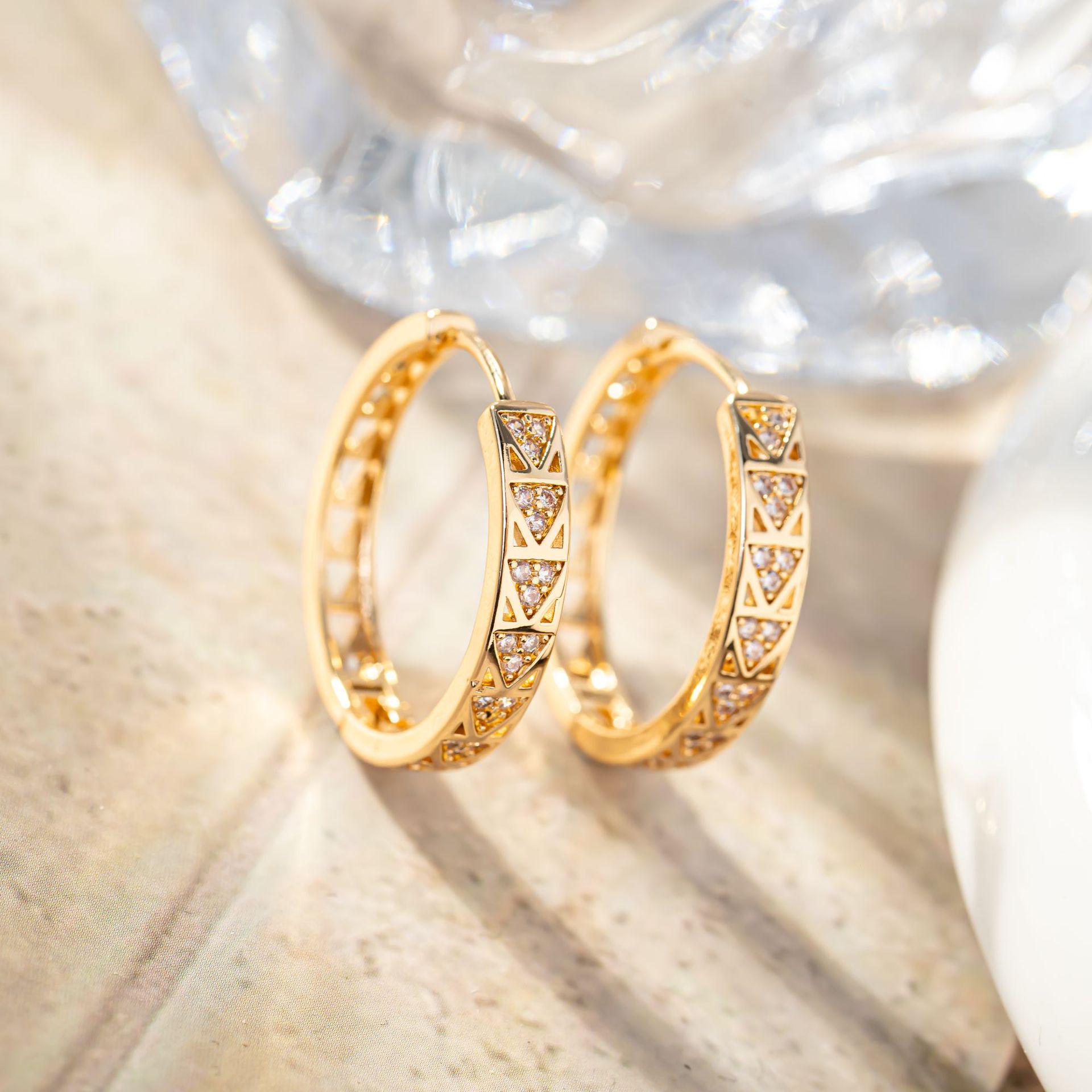 Luxury Geometric Triangle Earrings: High-End Fashion Accessory for Women