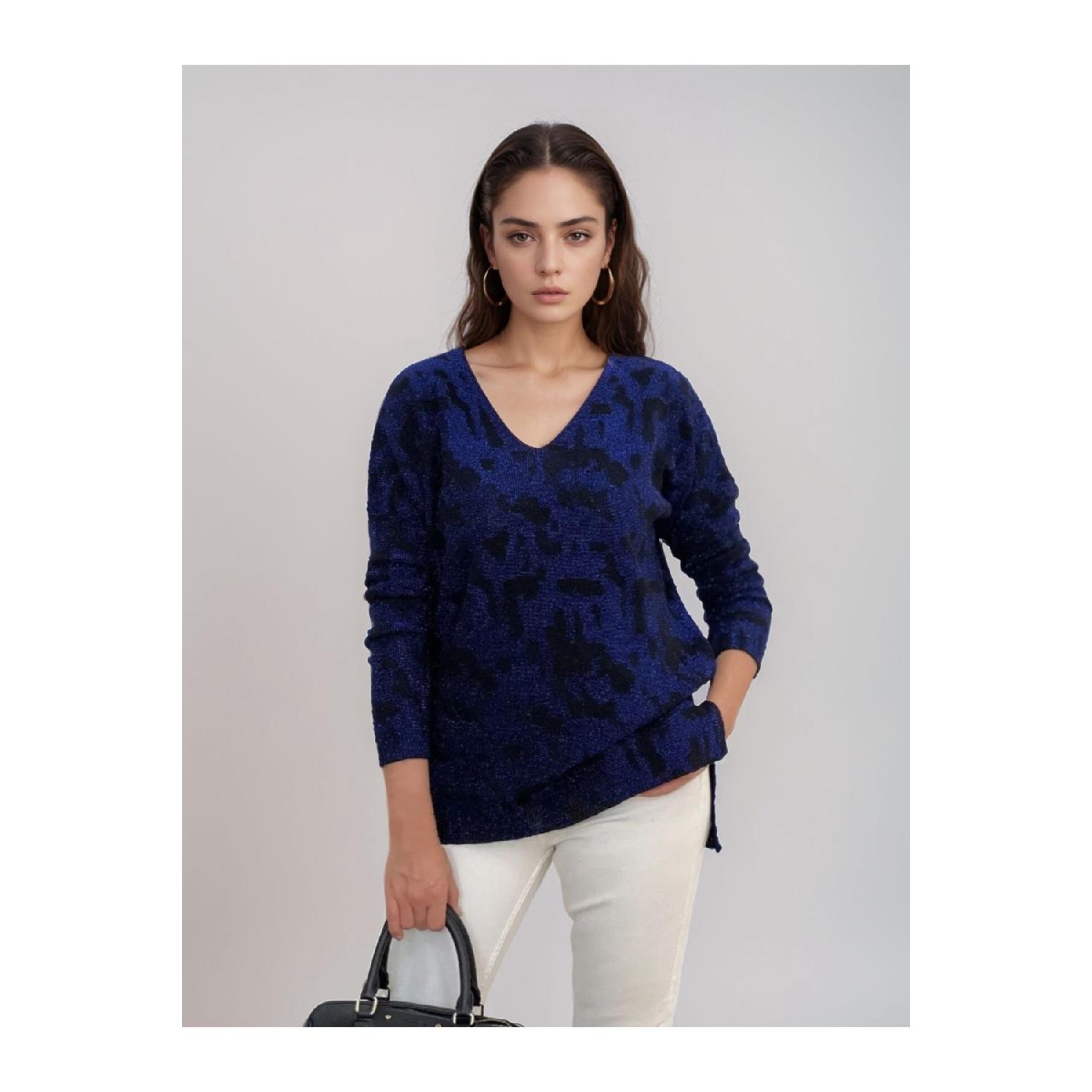 

Женский серебристый темно-сине-черный трикотажный свитер с v-образным вырезом и узором Standart тёмно-синий