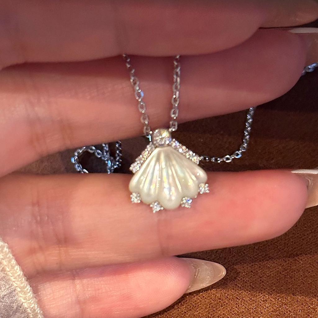 Original Inlay Diamonds White Fritillaria Shell Pendant Exquisite Romantic Sparkling Necklace Wedding Engagement Jewelry Gift