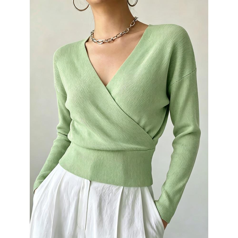 Maglione da donna a maniche lunghe in maglia tinta unita, elegante, scollo a V incrociato, aderente in vita, valorizza la figura, minimalista, camicetta