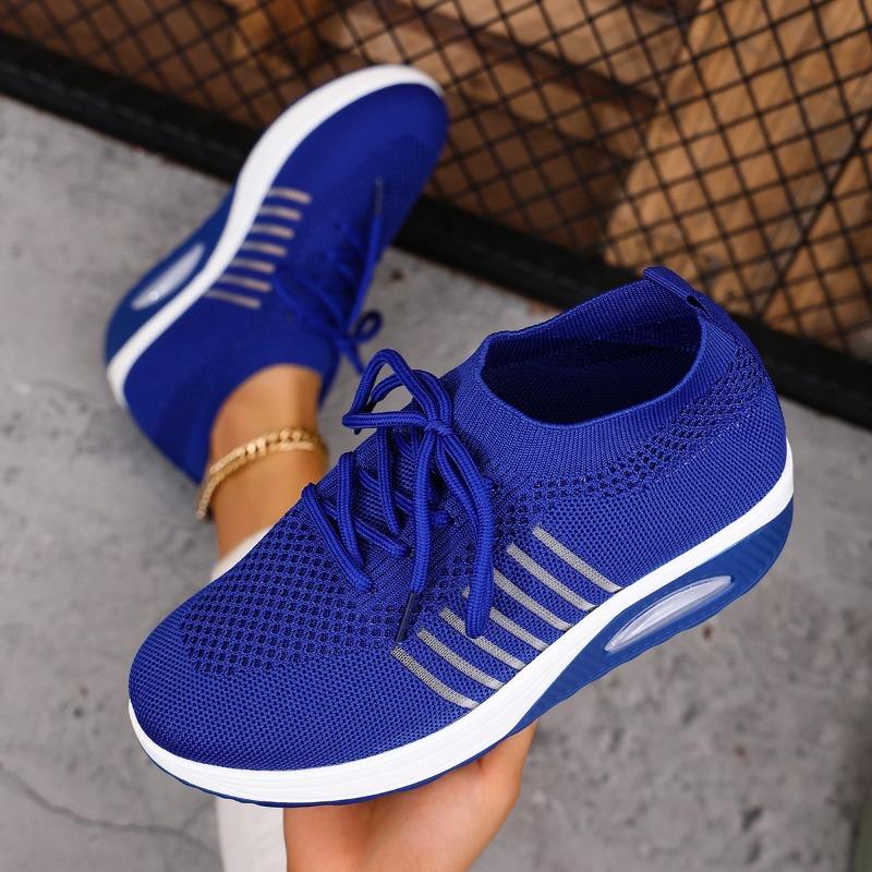 New Summer Casual Sports Shoes 2025 Fly Knit Women's Thick Sole Heightened Lightweight Plus Size Women's Shoes