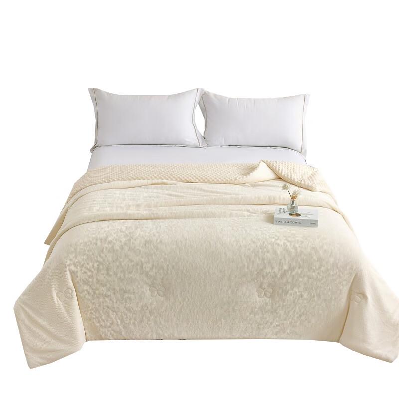 PLAYBOY All-Season Soy Fiber Quilt