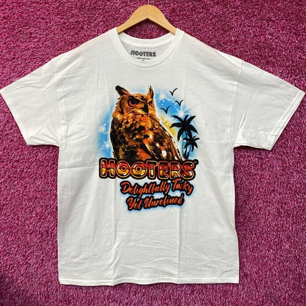 Hooters Delightfully Tacky Yet Unrefined TShirt XL Unisex T-Shirt M