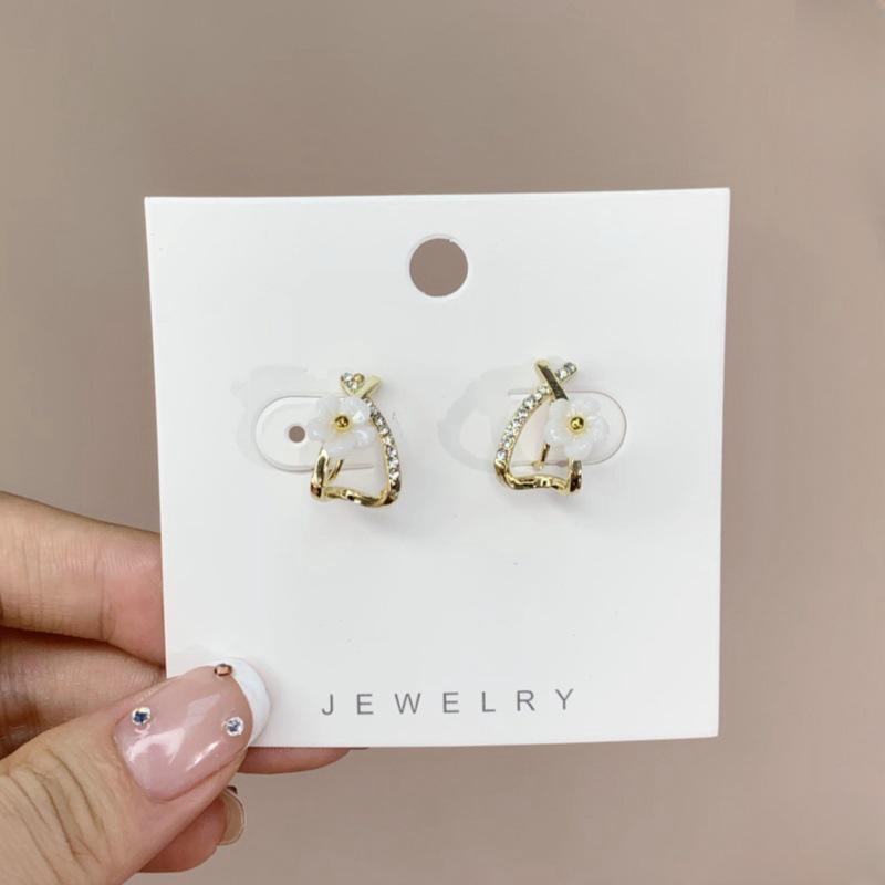 Korean Style Fresh Flower Ear Clips (No Piercing Needed) - Versatile & Painless with High-End Look