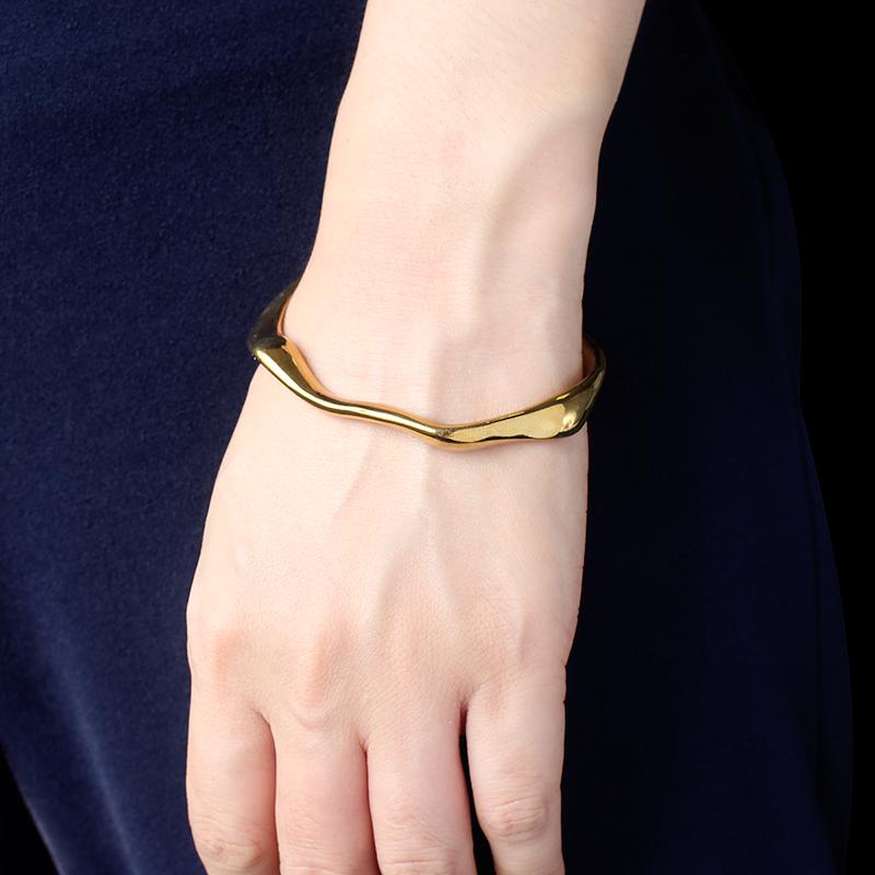 2025 New Non Tarnish Fashion Women's Simple Irregular 18K Gold Bracelet Fine Ripple Open Fashion Bangles for Parties
