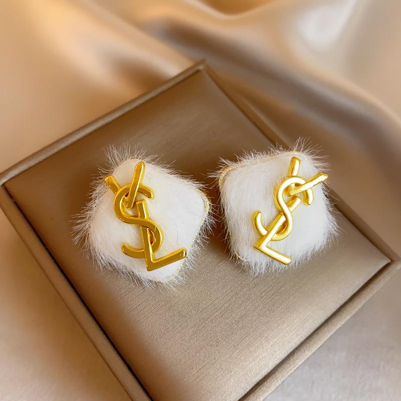 French Baroque Pearl Flower Tassel Earrings: Elegant Silver Needle Studs with a Light Luxury Touch