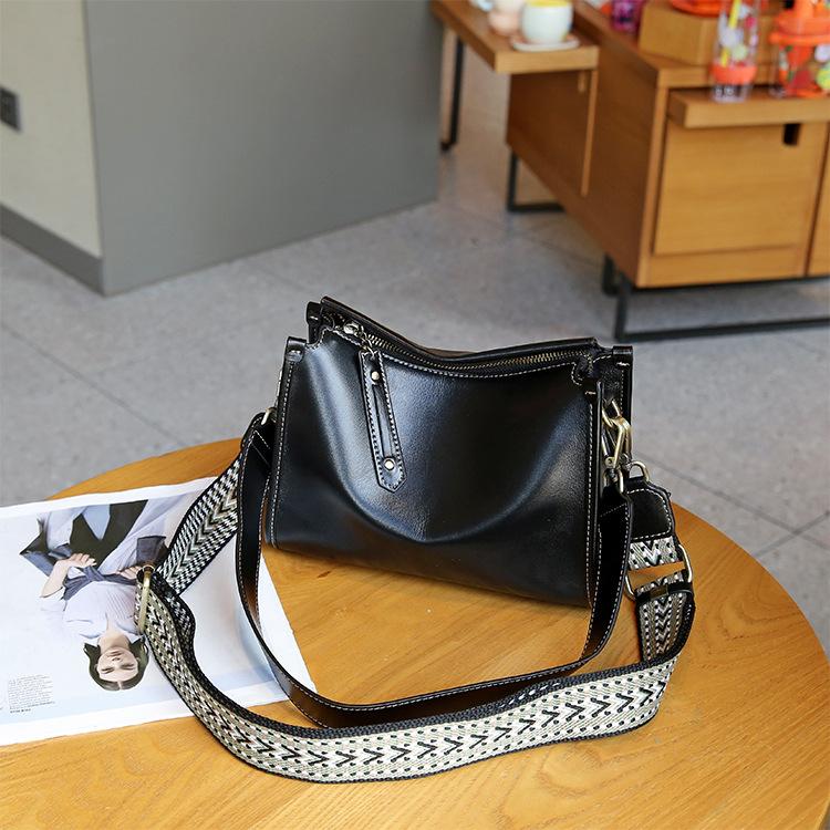 Bag 2025 new underarm bag women's retro messenger bag large capacity leather women's bag French niche shoulder bag
