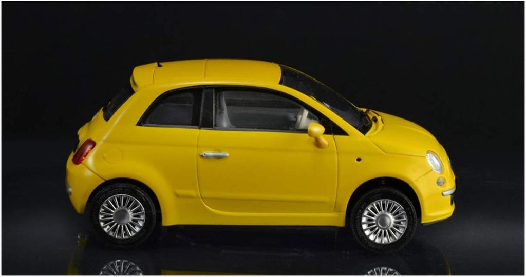Italeri 1/24 Scale Fiat 500 2007 Plastic Model Kit with Japanese Instructions (IT3647)