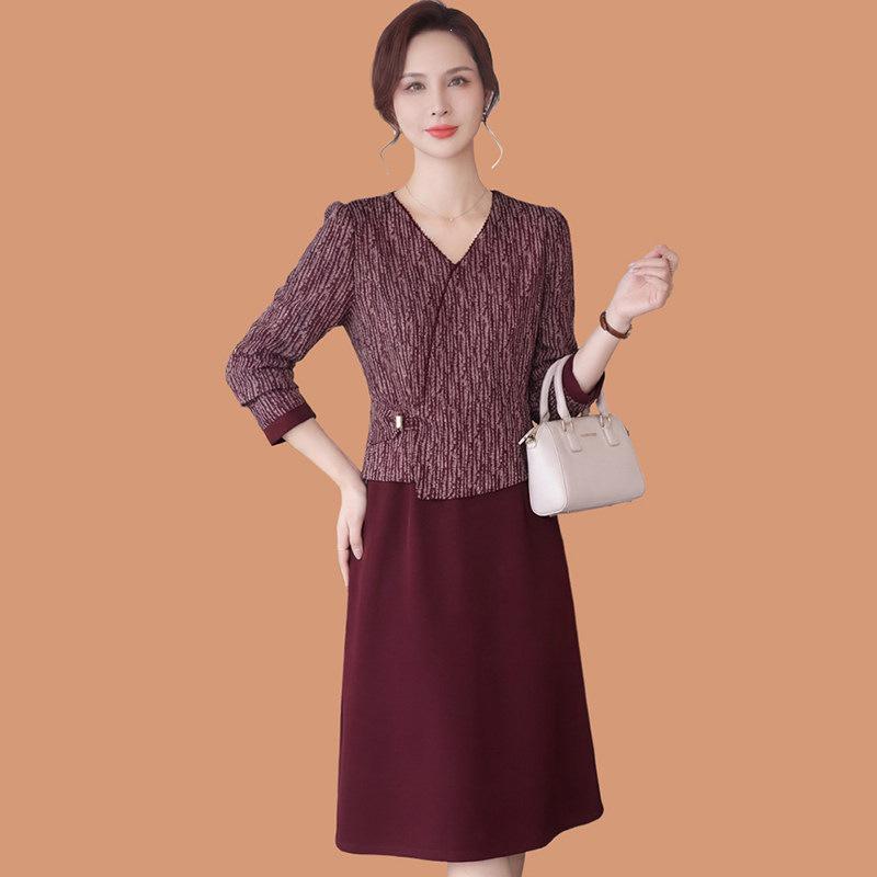 

Elegant Slimming Two-Piece Dress for Middle-Aged and Elderly Women - Perfect for Spring, Autumn, and Mother s Day 4XL (140-155 lbs)