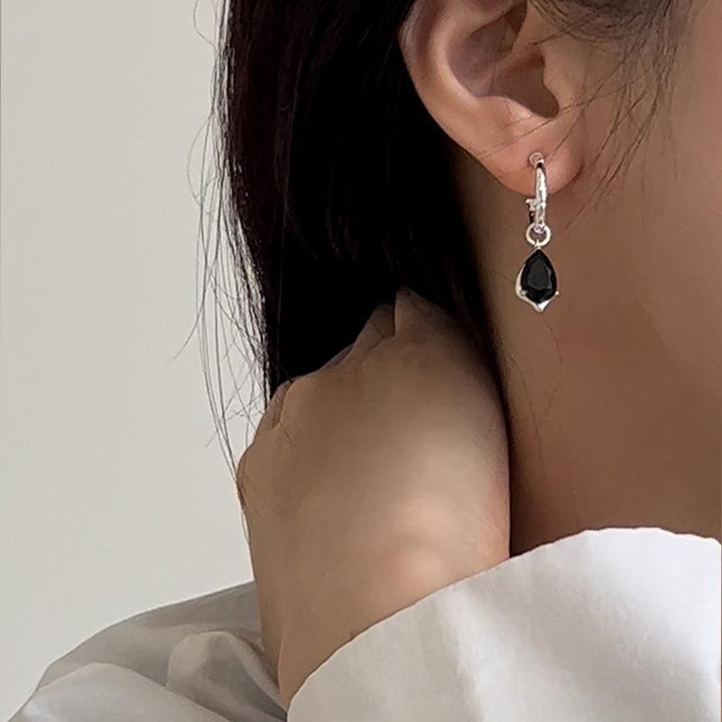 Elegant Asymmetrical Tassel Pearl and Zirconia Drop Earrings for Women - Korean Style Fashion Jewelry.