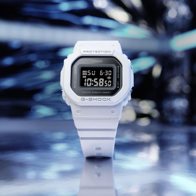 Casio G-SHOCK Men's Resin 200M Water Resistant Shock Resistant Alarm Quartz Watch GMD-S5600-7