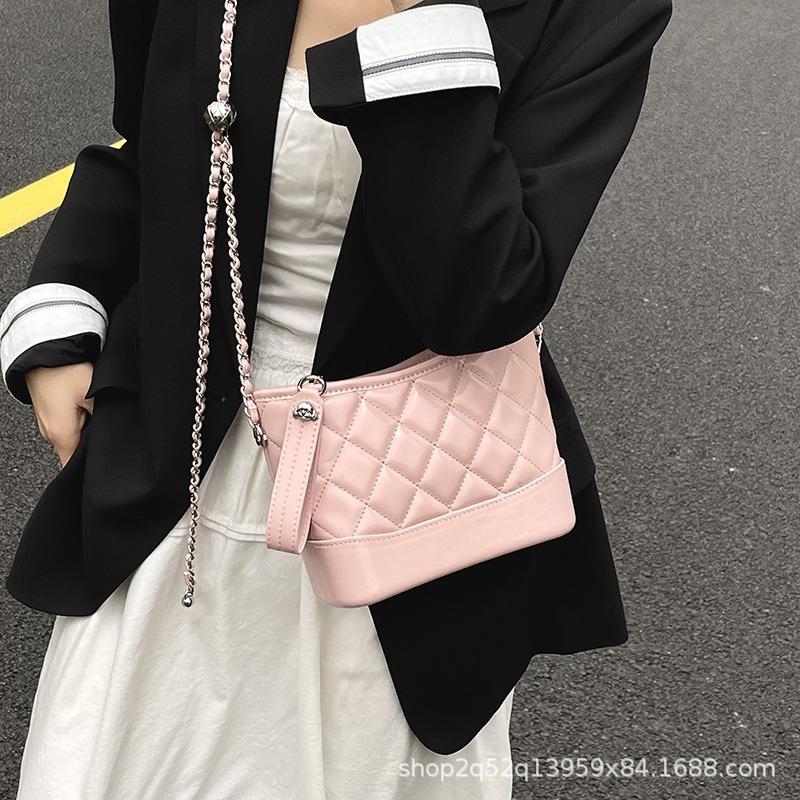 Women's bag New stray bag Rhombus chain bag One shoulder oblique span bag Fashion women's bag