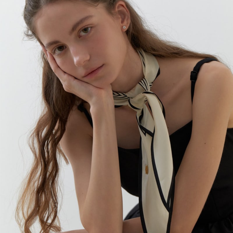 CARRY BARRETTE Carry Barrette Square Line Scarf