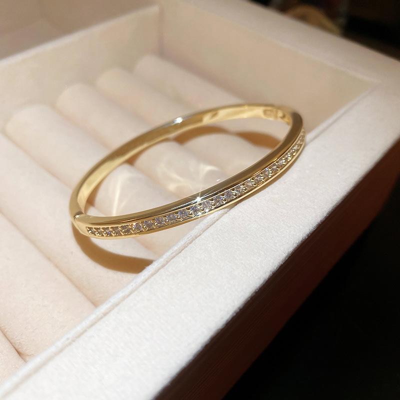 2025 Luxe Gold-Plated Diamond Letter Bangle: Versatile & Elegant Women's Jewelry