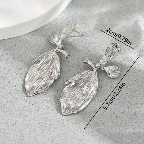 

Новые женские серьги в геометрическом стиле, нишевый дизайн с металлическим покрытием в виде листьев, универсальные серьги-пусеты в продаже