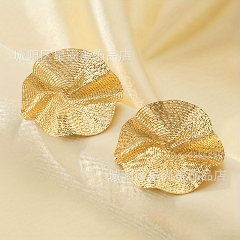Folded lotus leaf design fashion earrings personalized Internet celebrity exaggerated accessories dinner accessories, fashionable and versatile