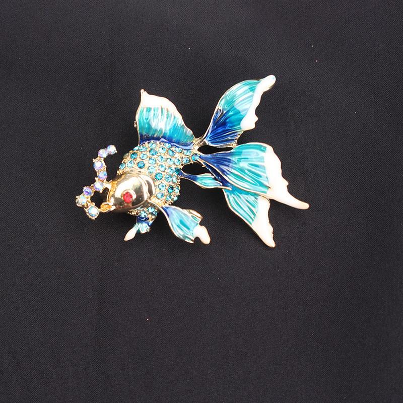 Koi Fish Brooch Pin With Electroplated Alloy For Fashionable Women And Men