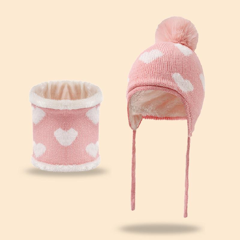 Winter Children Aged 3 To 12 with Arctic Velvet Hats, Scarves and Heart-shaped Patterns Are Cute and Versatile, Suitable for Dai