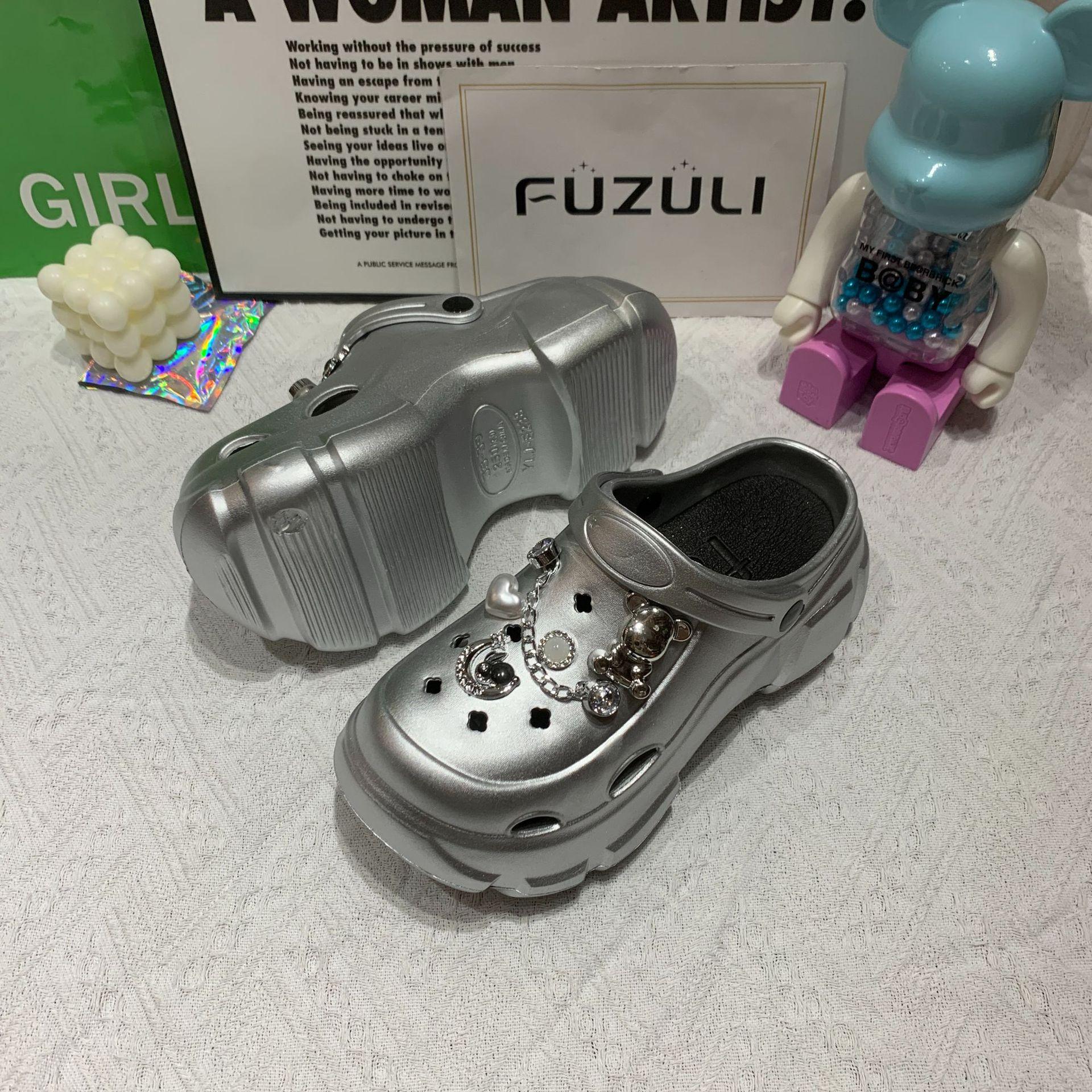 

Женские дырочки, летняя новая повседневная одежда, мультфильм, аксессуары своими руками, модные, на толстой подошве, крутые тапочки, производитель 36 серебряный