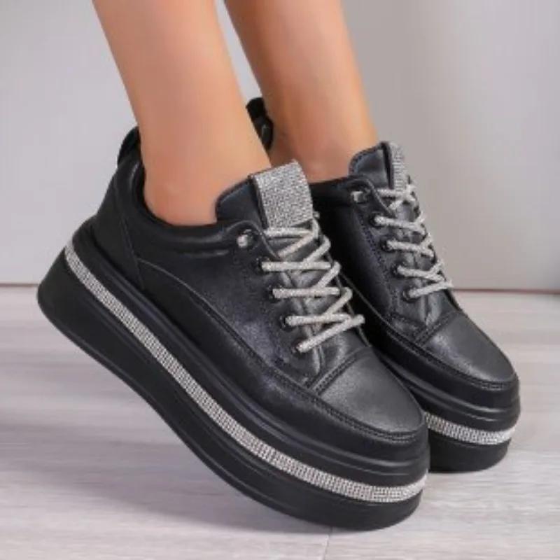 

Мода 2025 Обувь для женщин Платформа Женская вулканизированная обувь Уличные женские кроссовки Хрустальный круглый носок Плоская подошва с женской повседневной обувью 39