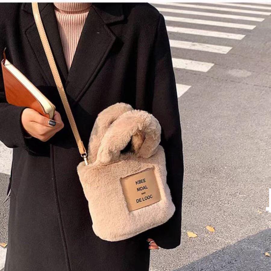 2025 New bucket bag, fashionable handbag, crossbody bag, large-capacity hand-held plush bag for women