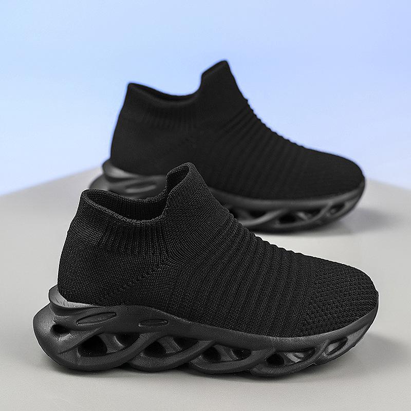Boys' shoes 2025 new summer children's one-pedal sneakers breathable mesh fly-woven lazy socks shoes