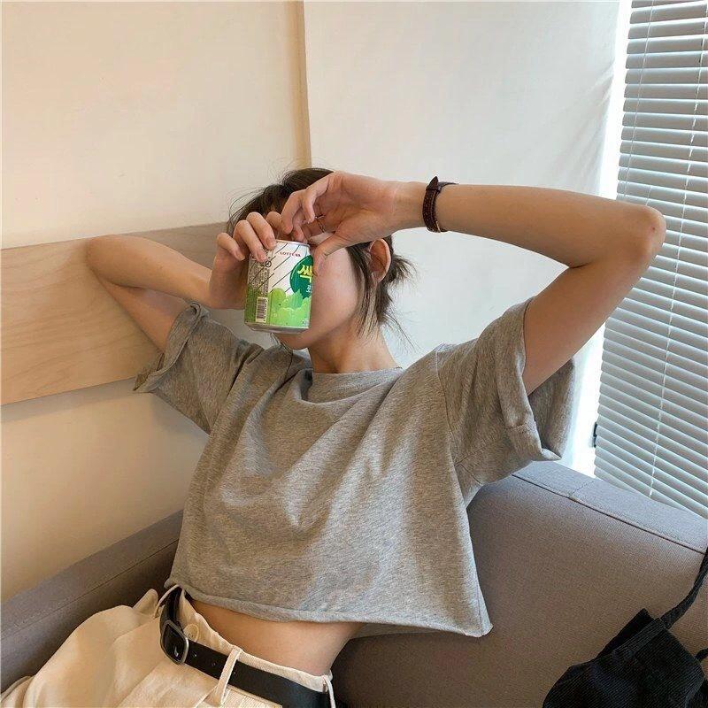 

Женский летний хлопковый кроп-топ в корейском стиле – с коротким рукавом, свободного кроя, универсальный и модный Extra Large серый