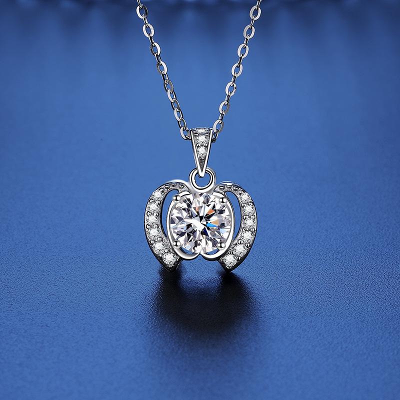 Bague Ringen Trend Women's 1 Carat Round Moissanite Necklace Apple Shaped Pendant Clavicle Chain Silver 925 Jewelry For Christmas