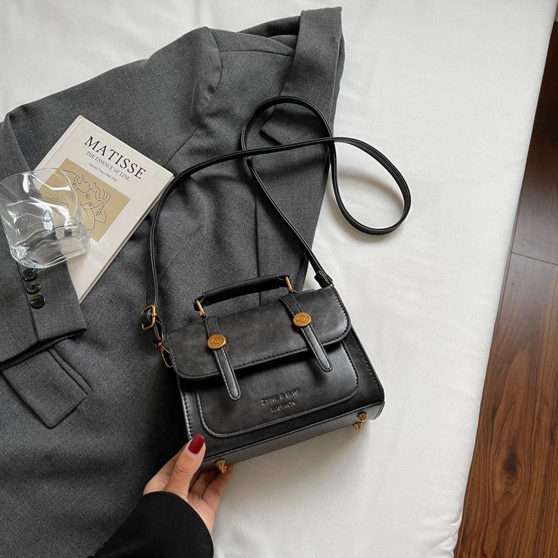 High value retro small bag 2025 autumn women's new fashionable messenger bag fashionable and simple portable small square bag