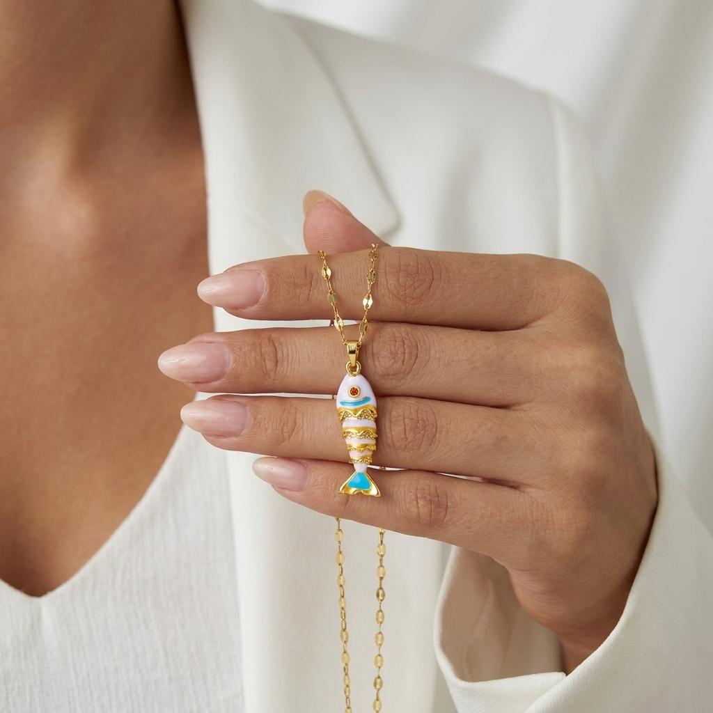 Minimalistický barevný smaltovaný přívěsek ryby na řetízku pro ženy Jemný řetízek ve zlatém tónu Jednoduchý mořský přívěsek Roztomilý výrazný šperk Dárek
