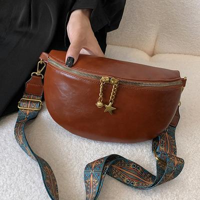 Sac à bandoulière rétro en cuir PU ciré Sac de poitrine et d'épaule Sac drôle de couleur unie Sac de taille et de hanche