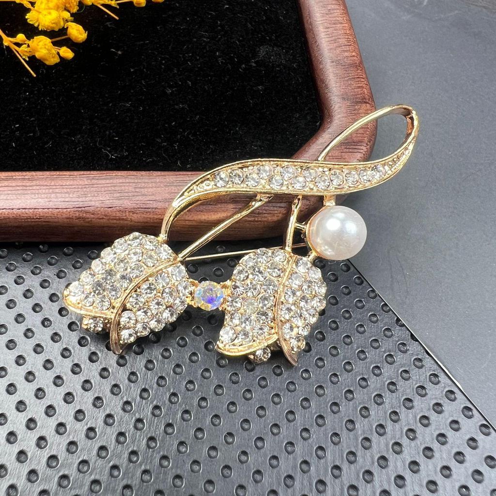 Broșă Retro Cristal Diamant cu Ac Anti-Expunere și Cataramă din Aliaj pentru Accesorii Vestimentare