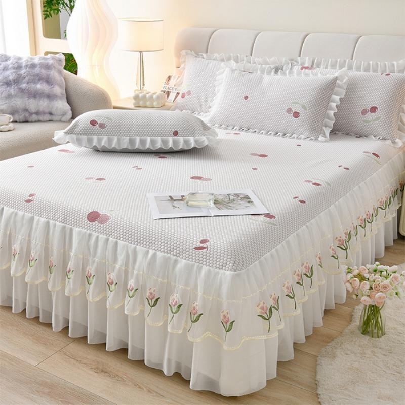 

New summer cool Doudou ice silk mat single-piece bed skirt mat three-piece set lace non-slip breathable bedspread 150x200cm 3pcs Вишня
