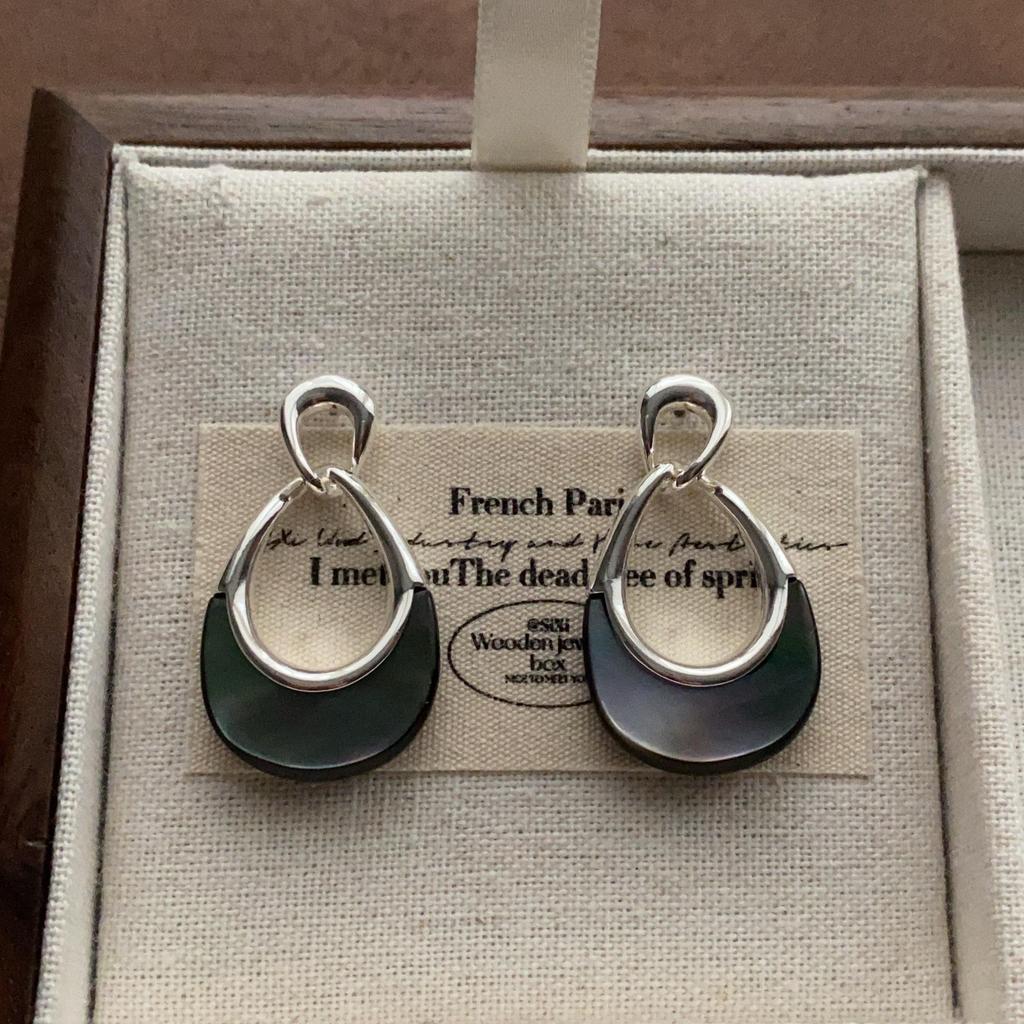 "Vintage Creamy Yellow Starfish Ear Clips: Elegant and Cute, Piercing-Free Sea Star Earrings"