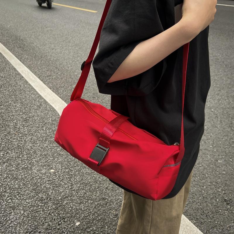 Спортивная сумка через плечо для женщин — фото 4