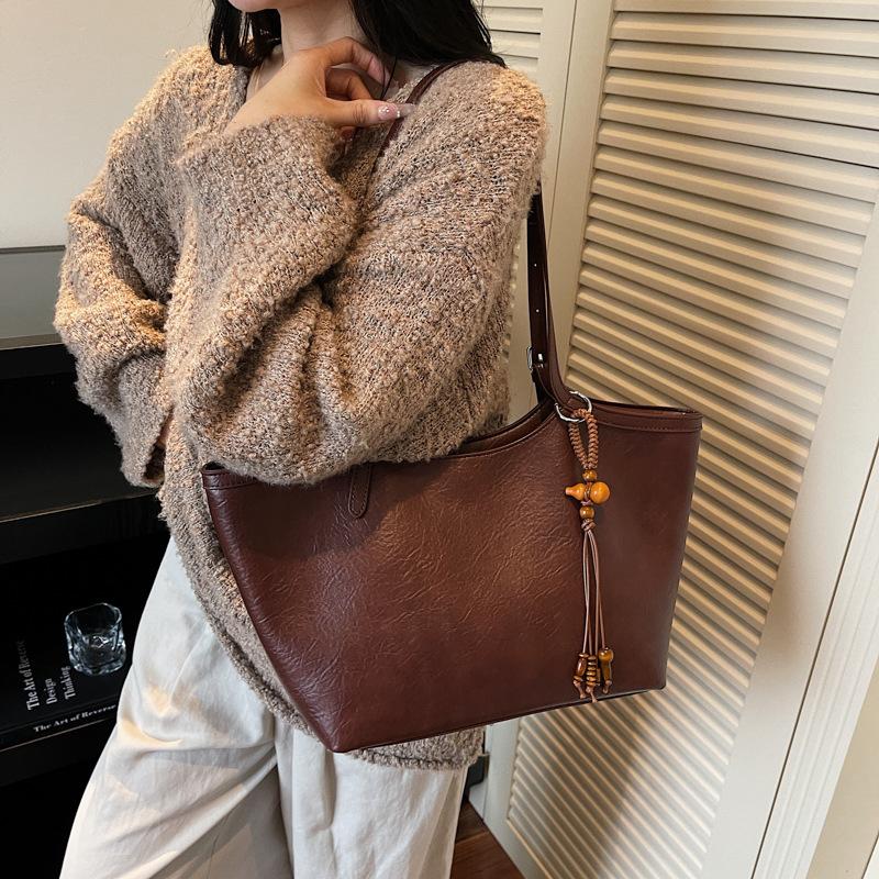 Large-capacity Tote Bag, with A Laid-back and Soft Texture, Is A High-end Versatile Shoulder and Armpit Bag