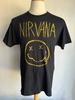 26 NIRVANA 2021 Offizielles Herren Chalk Smiley Gesicht Band Logo T-Shirt Größe Medium Unisex T-Shirt