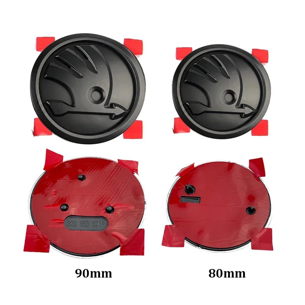 Samolepka na auto 2026 Horké 2ks Přední kapota auta Znak Zadní kufr Samolepka pro Skoda Yeti VRIS Rapid Octavia a5 a7 Kodiaq Karoq Ka