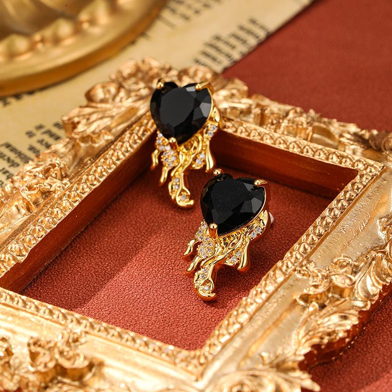 Women's Light Luxury Design Elegant Zircon Heart-Shaped Earrings Fashionable And Versatile Niche Design Earrings