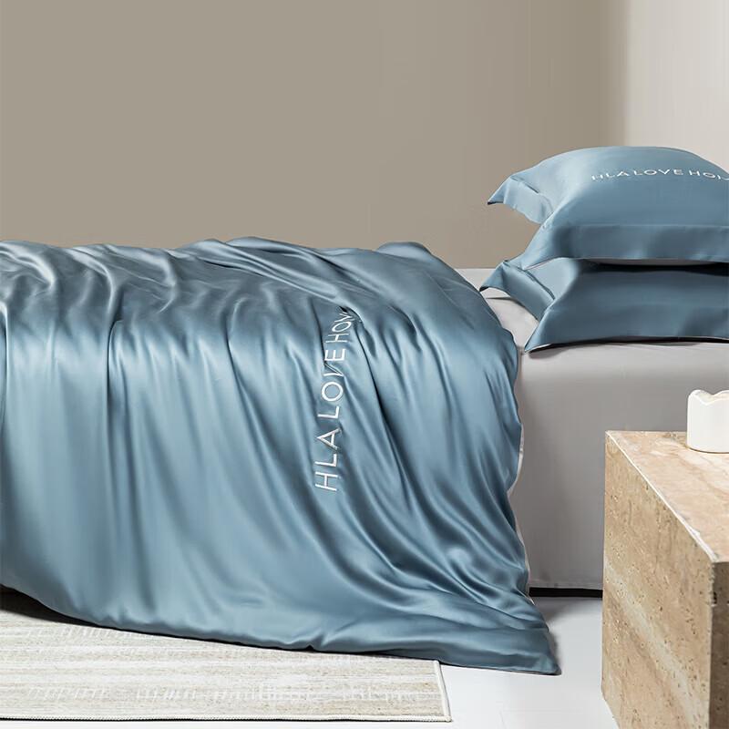 HLA 4-Piece Luxury Bedding Set