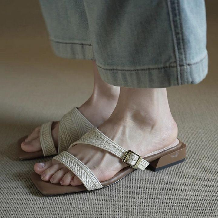 Irregular sense of design, straw-woven cool slippers for women's 2025 new holiday style, square head, middle heel, and one-word drag foreign style