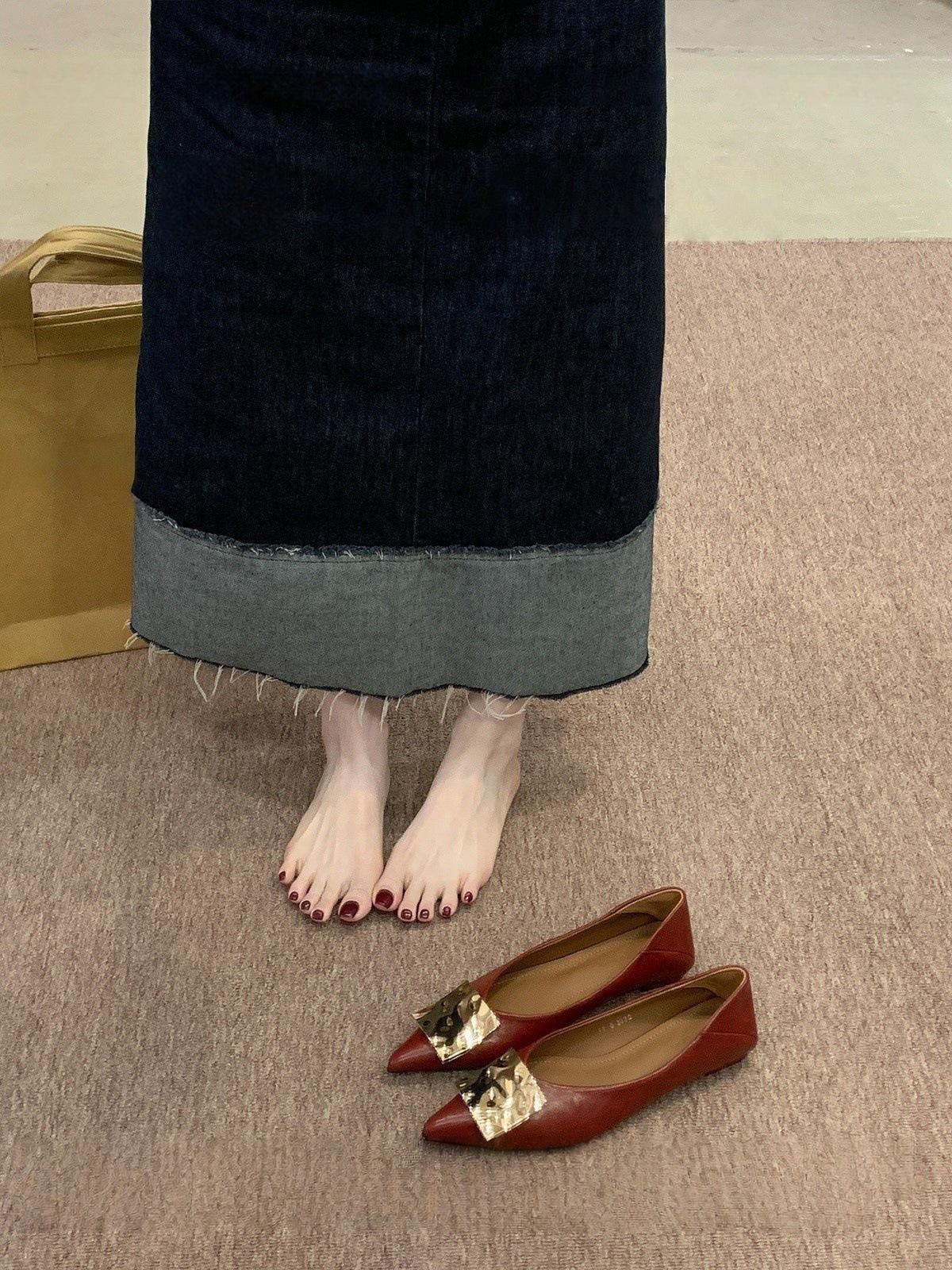 Flat bottom pointed head shallow mouth women s shoes Spring and Autumn single shoes 35