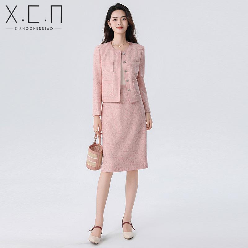 Eleganter Damenanzug Rosa Rock & Strickjacke: Herbst/Winter Berufskleidung