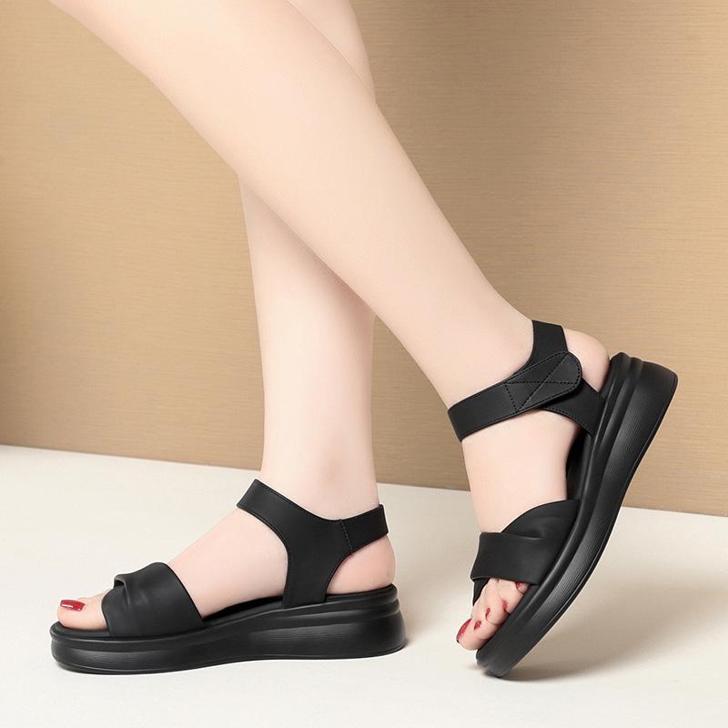 Noi Sandale Plate de Vară Casual cu Talpă Moale pentru Femei de Vârstă Mijlocie, cu Talpă Groasă, cu Față din Piele, Pantofii pentru Mamă sunt Versatili Confortabili