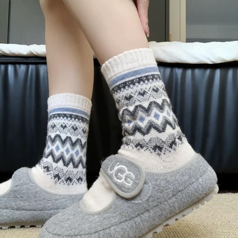 Ladies Autumn and Winter Thickened Warm Retro Art Wool Drum Pile Socks